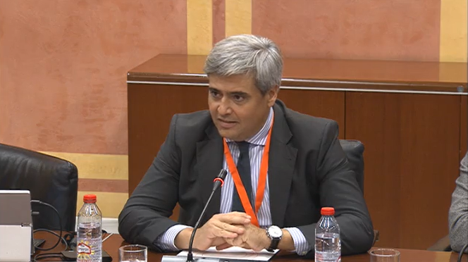 El abogado Javier Domínguez analiza en el Parlamento de Andalucía los retos jurídicos del sector agroalimentario